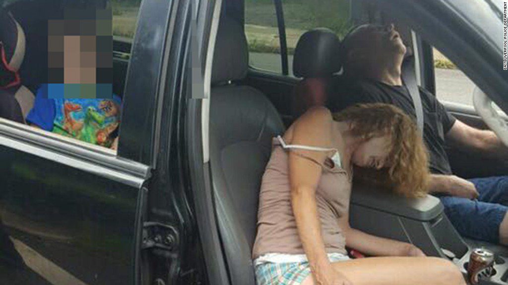 Ohio police post photo of overdosed adults with 4-year-old - FOX5 ...