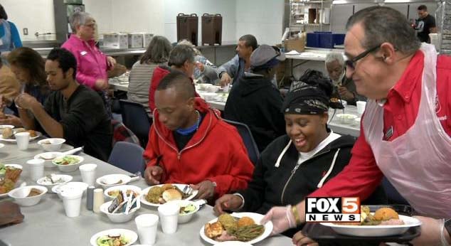 Salvation Army feeds hundreds on Thanksgiving - FOX5 Vegas - KVVU